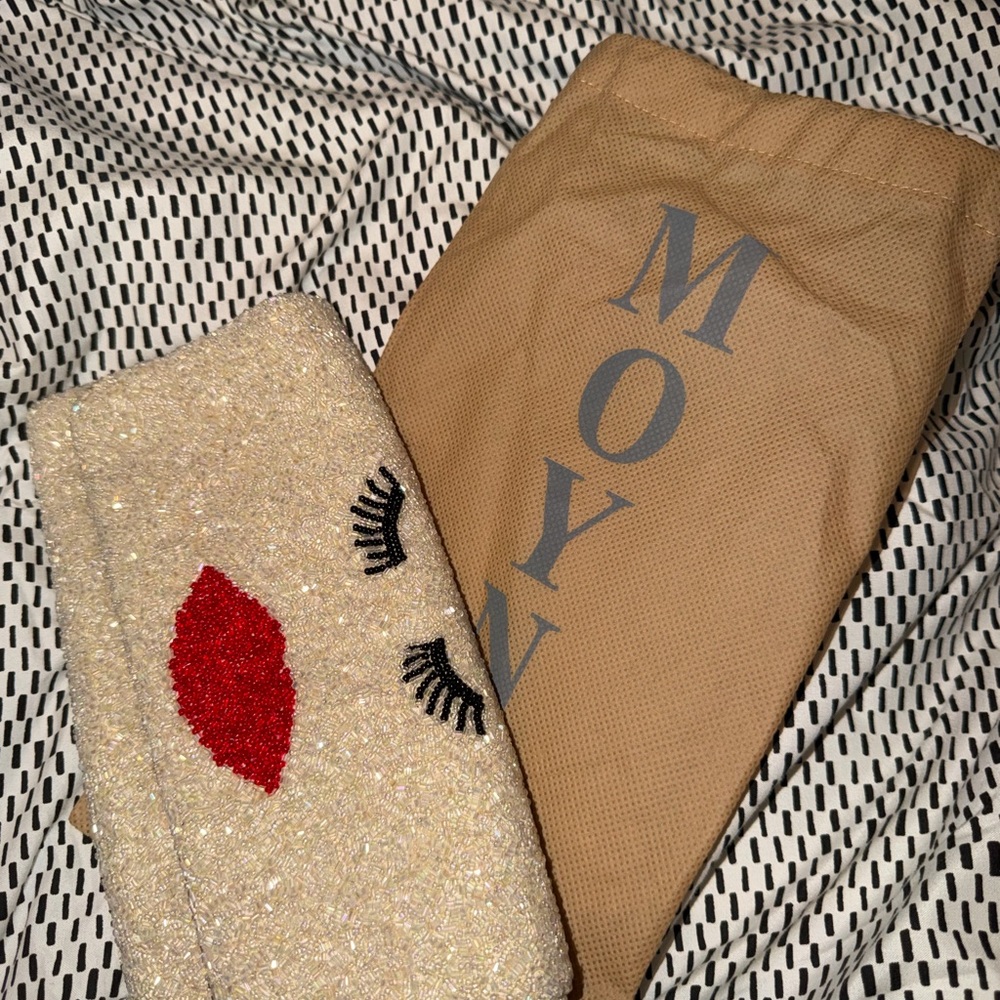 Moyna Glitter Lip & Lash Clutch Bag in Champagne - Picture 2 of 3